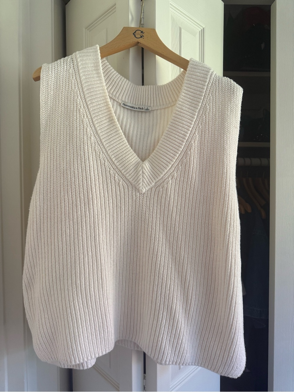 Abercrombie & Fitch Cream V-neck Sweater Vest